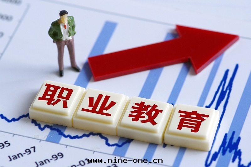 深化(huà)現(xiàn)代(dài)職業教育體(tǐ)系(xì)建設改革(gé)，不斷優化(huà)職業教育類(lèi)型定(dìng)位(wèi)——專訪教育部(bù)職業教育與(yǔ)成(chéng)人(rén)教育司司长(cháng)陳子季